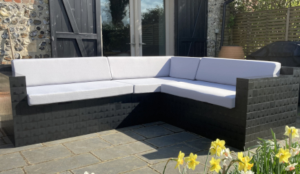 Morph Indoor/Outdoor L-shaped sofa to pallet size specification with cushions