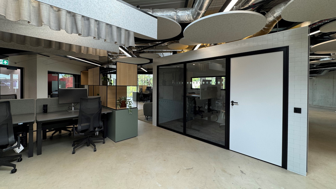 Morph Freestanding room with acoustic panel cladding