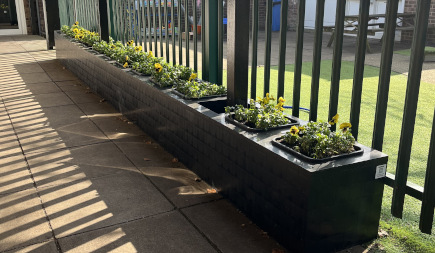 Planter in recycled plastic